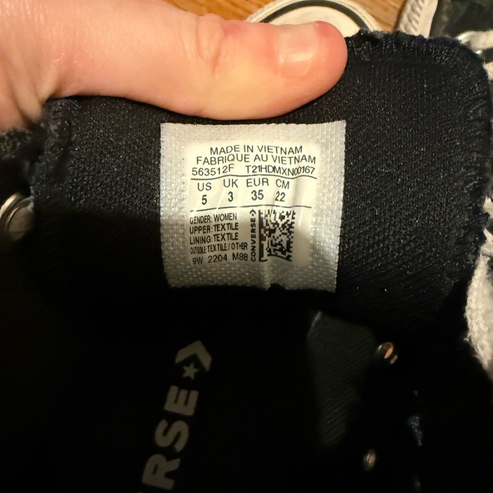 Converse Low Top Sneakers - Black and White girls 5